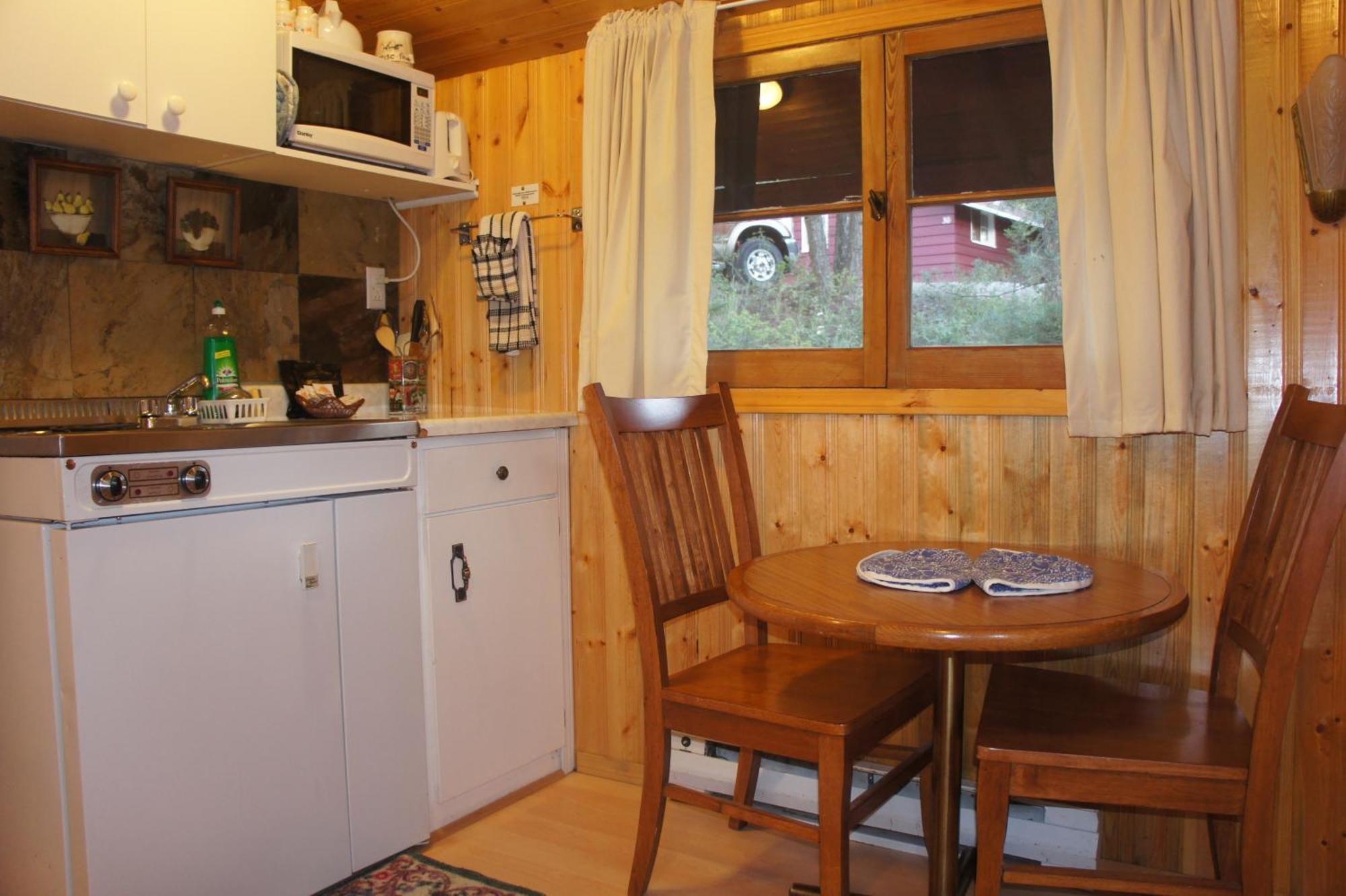 Fairmont Mountain Bungalows Фэрмонт-Хот-Спрингс Экстерьер фото