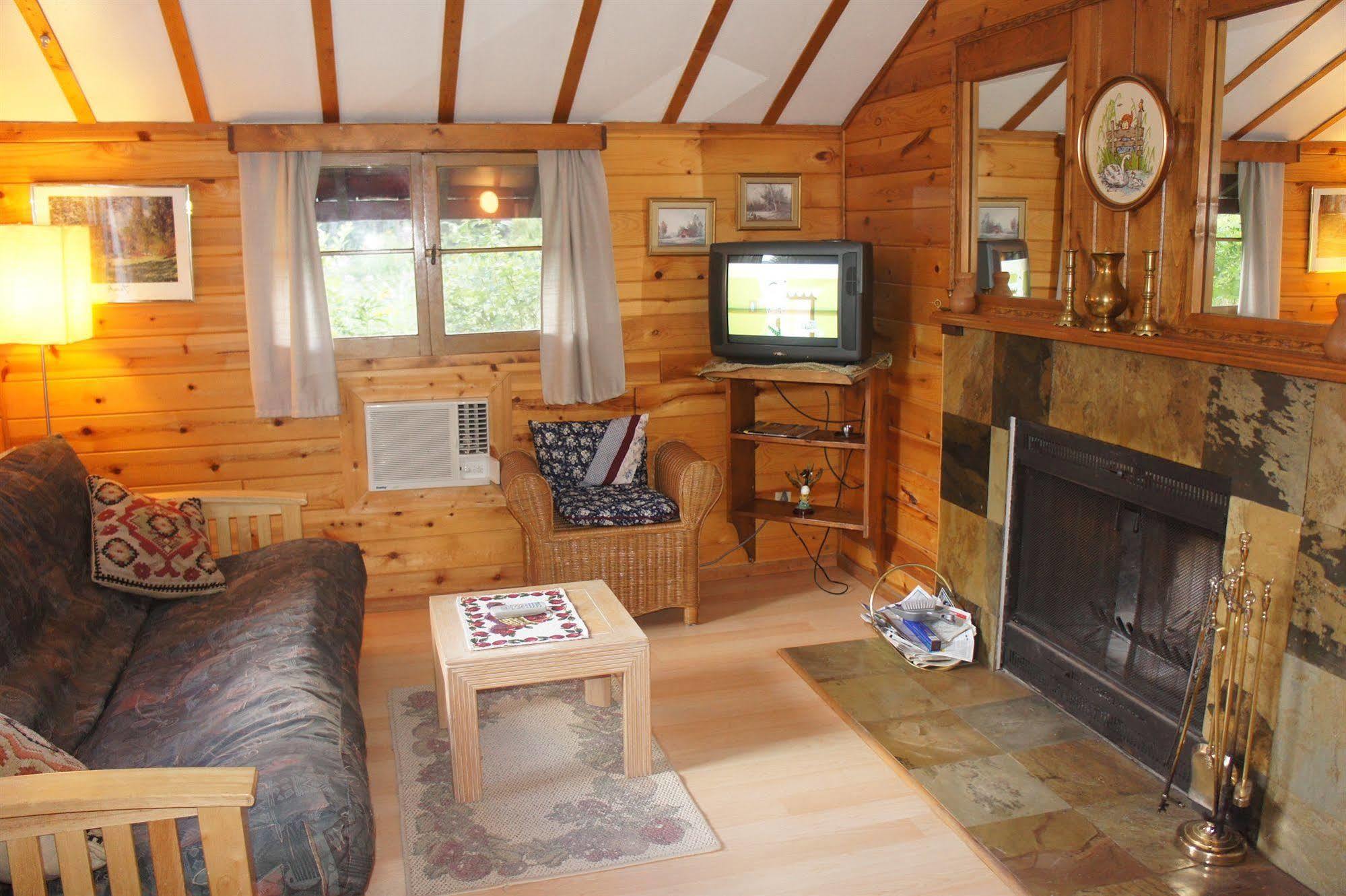 Fairmont Mountain Bungalows Фэрмонт-Хот-Спрингс Экстерьер фото