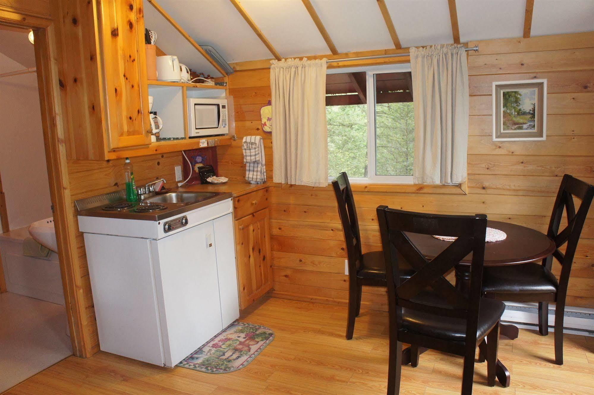 Fairmont Mountain Bungalows Фэрмонт-Хот-Спрингс Экстерьер фото