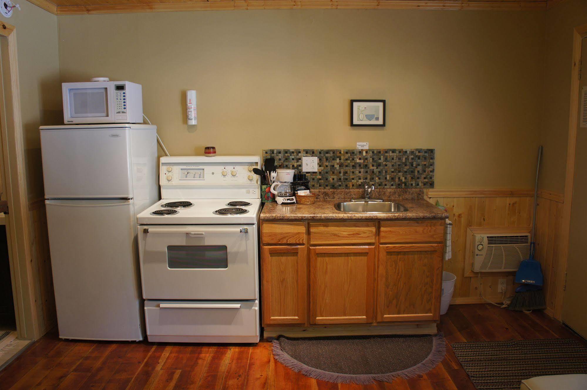 Fairmont Mountain Bungalows Фэрмонт-Хот-Спрингс Экстерьер фото