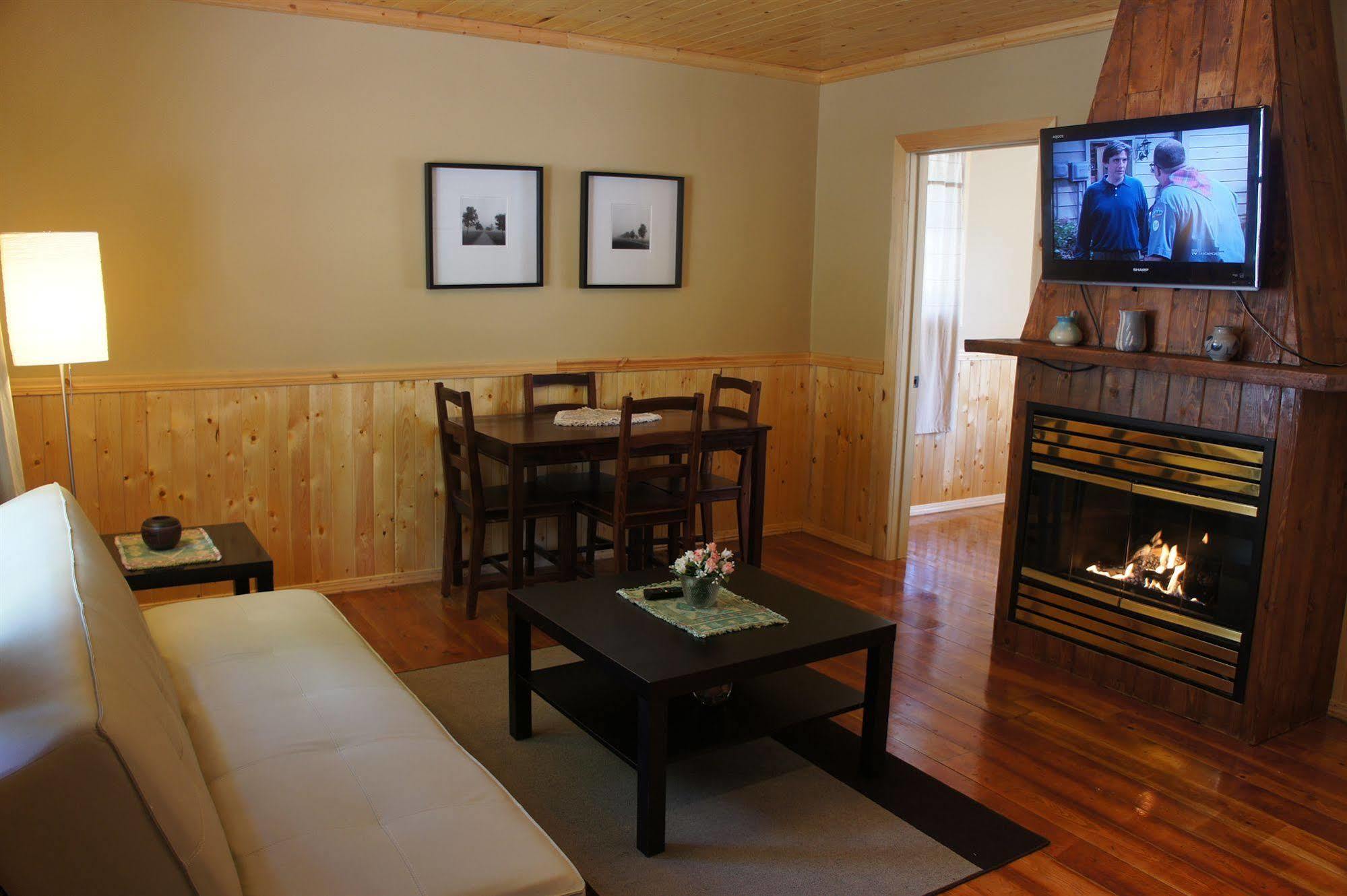 Fairmont Mountain Bungalows Фэрмонт-Хот-Спрингс Экстерьер фото